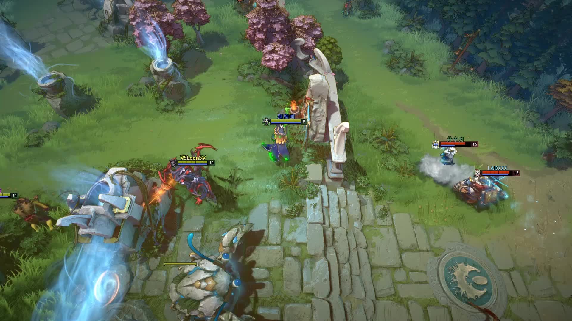 LPL美女解说鼓鼓业务水平遭质疑，微博惨遭爆破